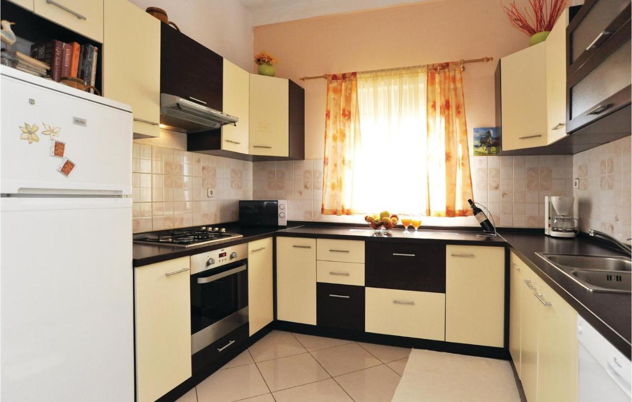 Beautiful Apartment In Maslenica With Kitchen Eksteriør bilde