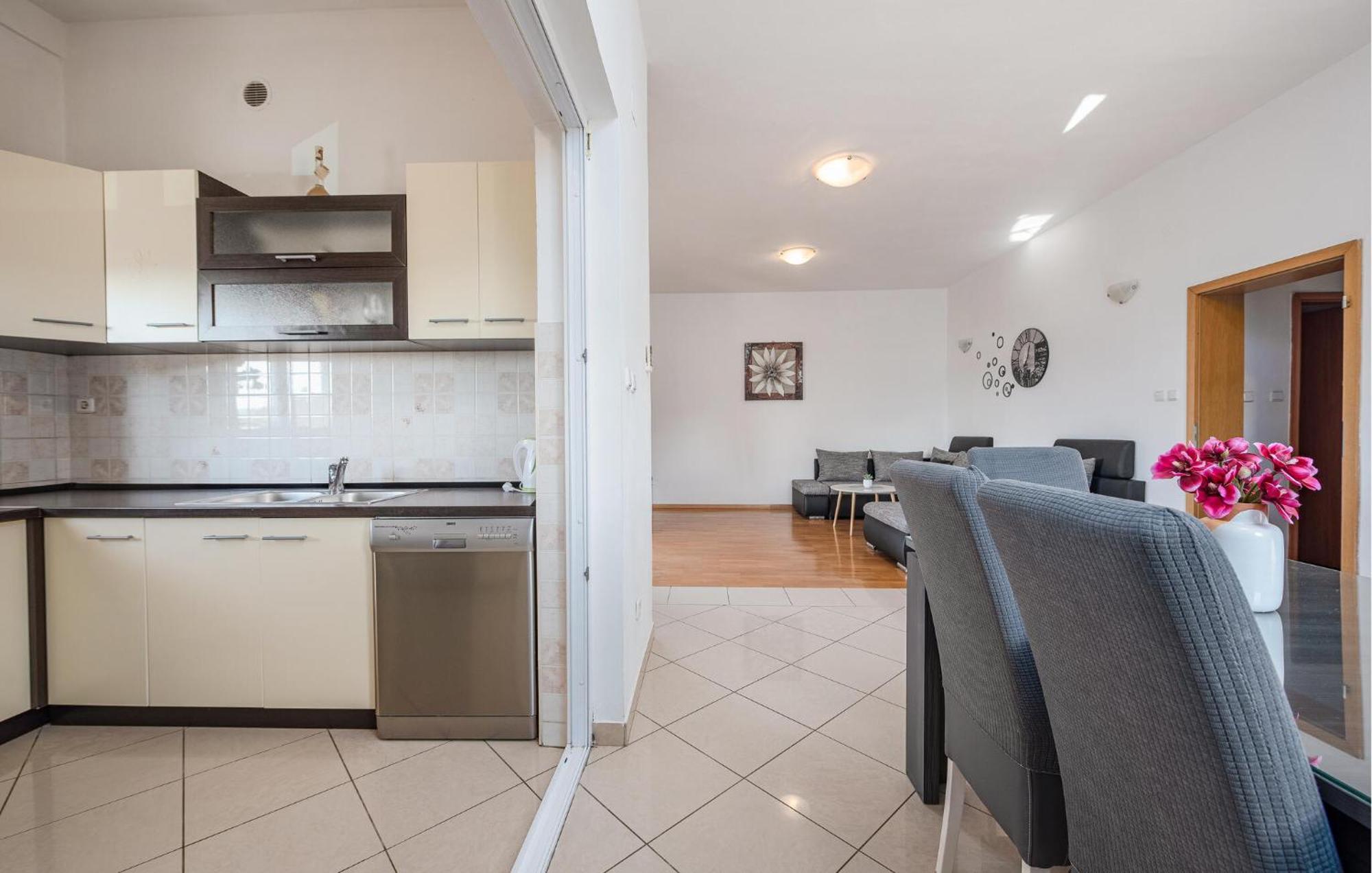 Beautiful Apartment In Maslenica With Kitchen Eksteriør bilde
