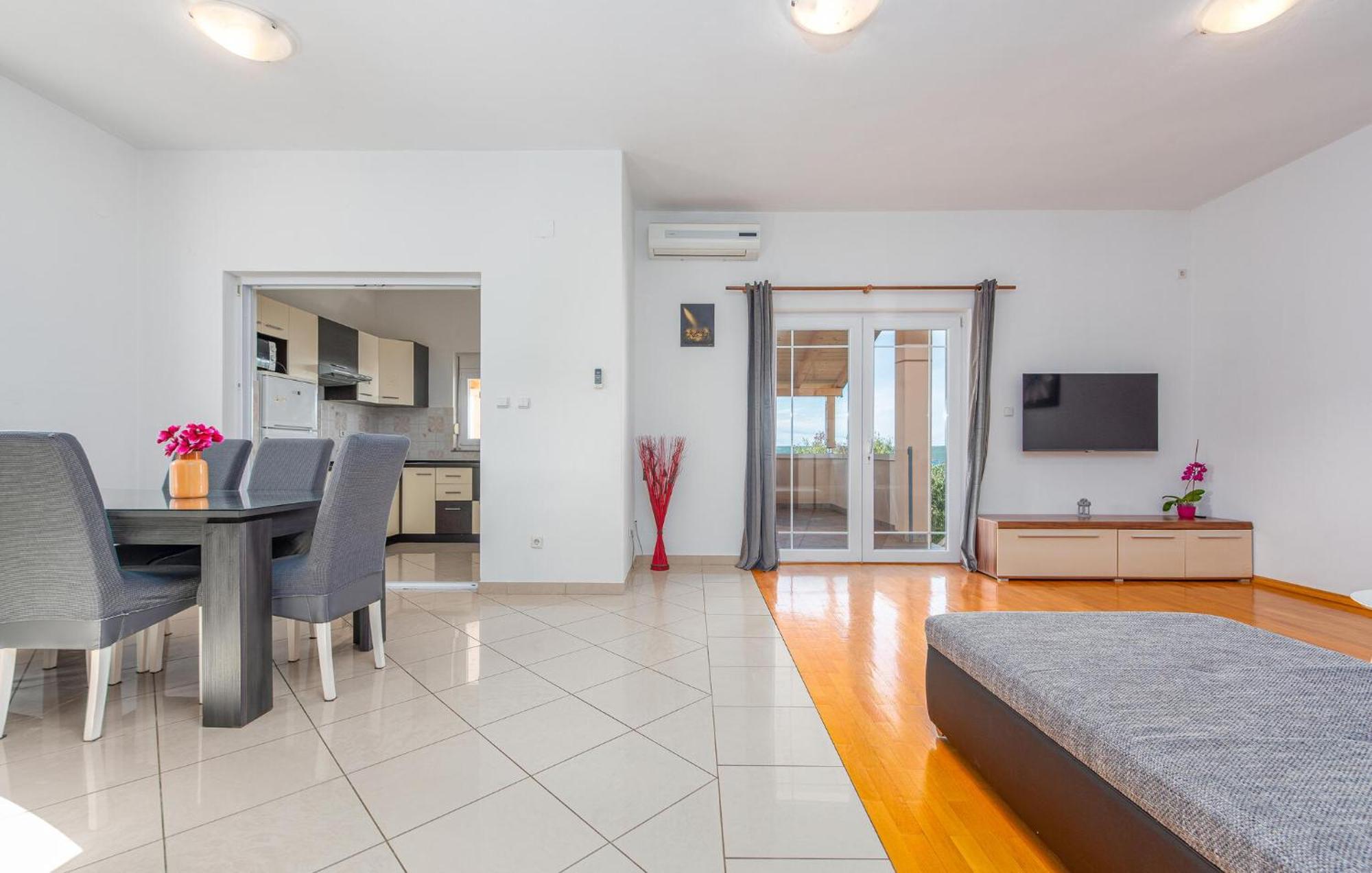 Beautiful Apartment In Maslenica With Kitchen Eksteriør bilde