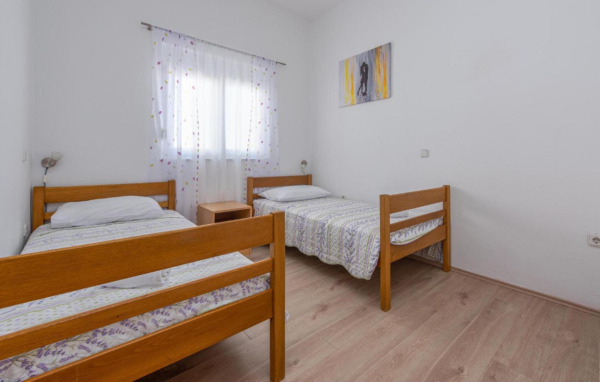 Beautiful Apartment In Maslenica With Kitchen Eksteriør bilde