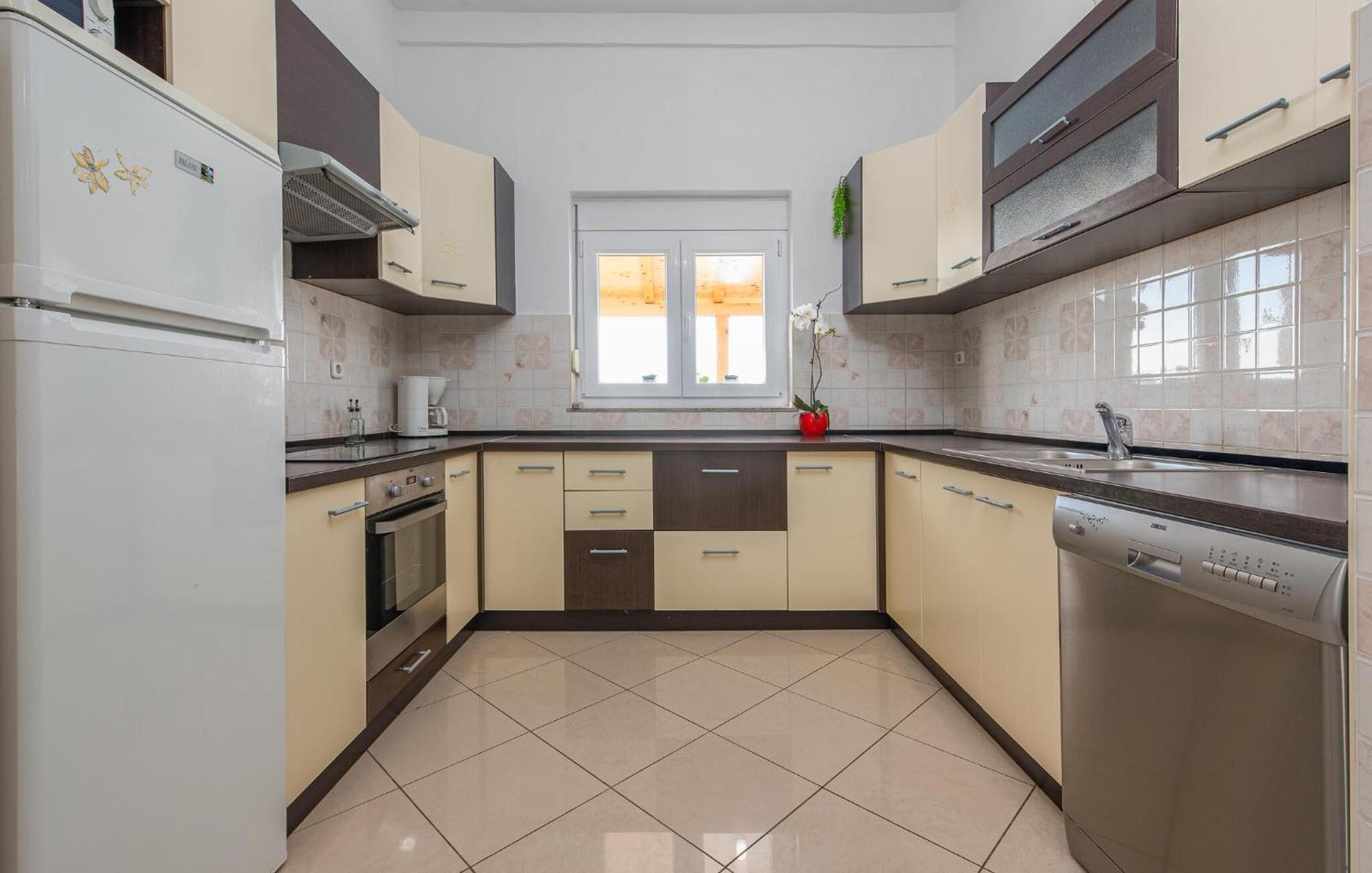 Beautiful Apartment In Maslenica With Kitchen Eksteriør bilde