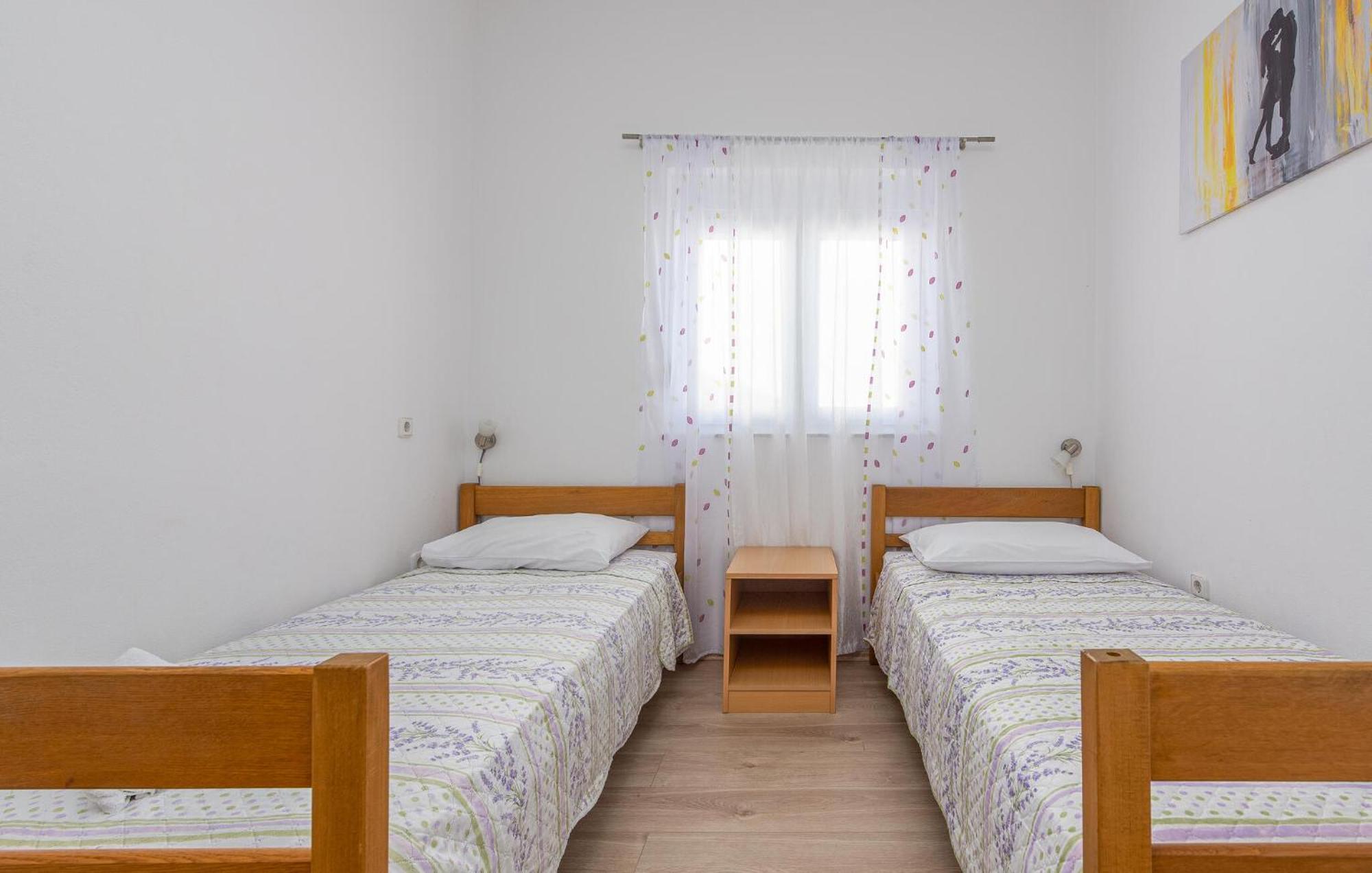 Beautiful Apartment In Maslenica With Kitchen Eksteriør bilde