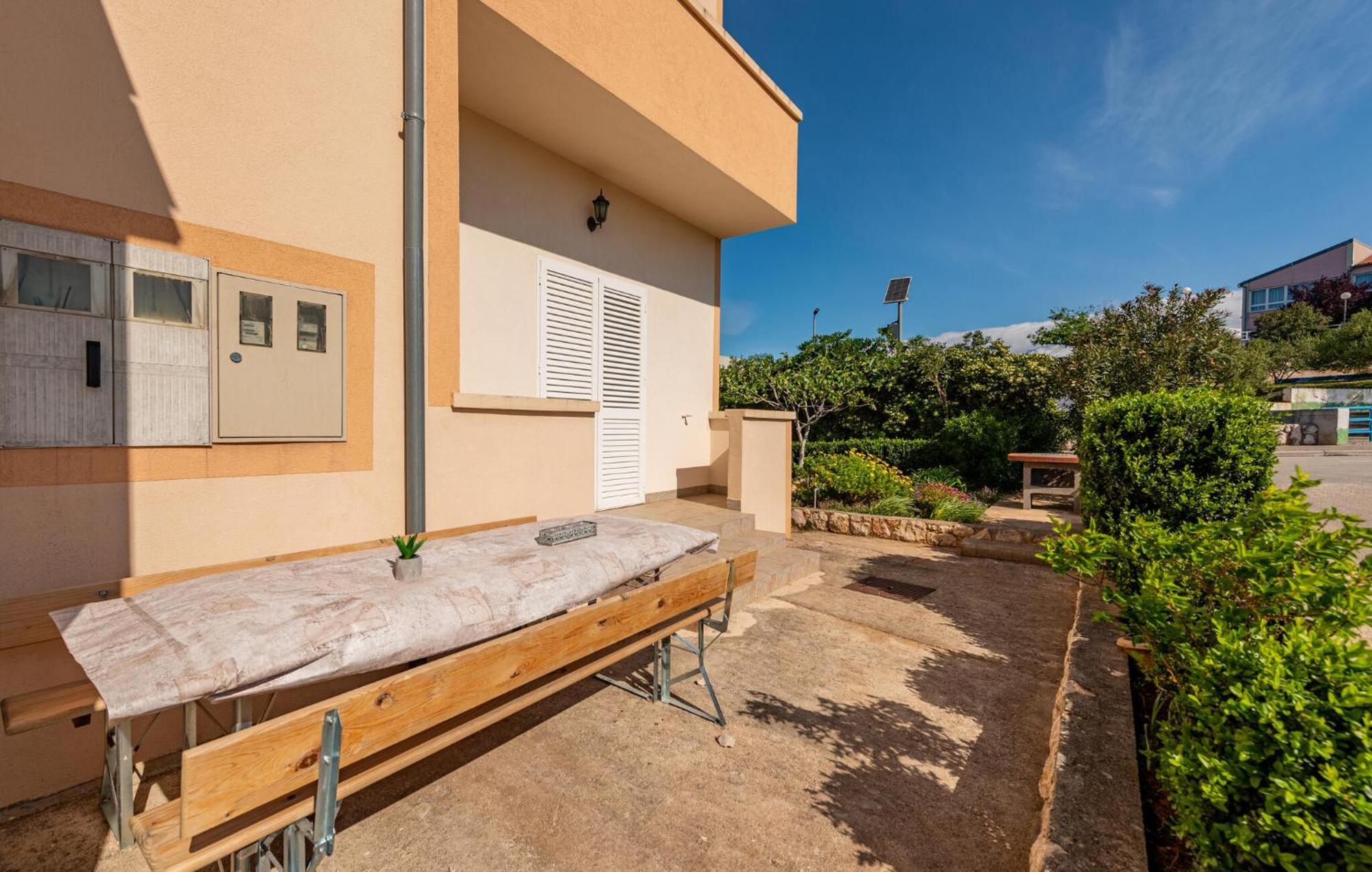 Beautiful Apartment In Maslenica With Kitchen Eksteriør bilde