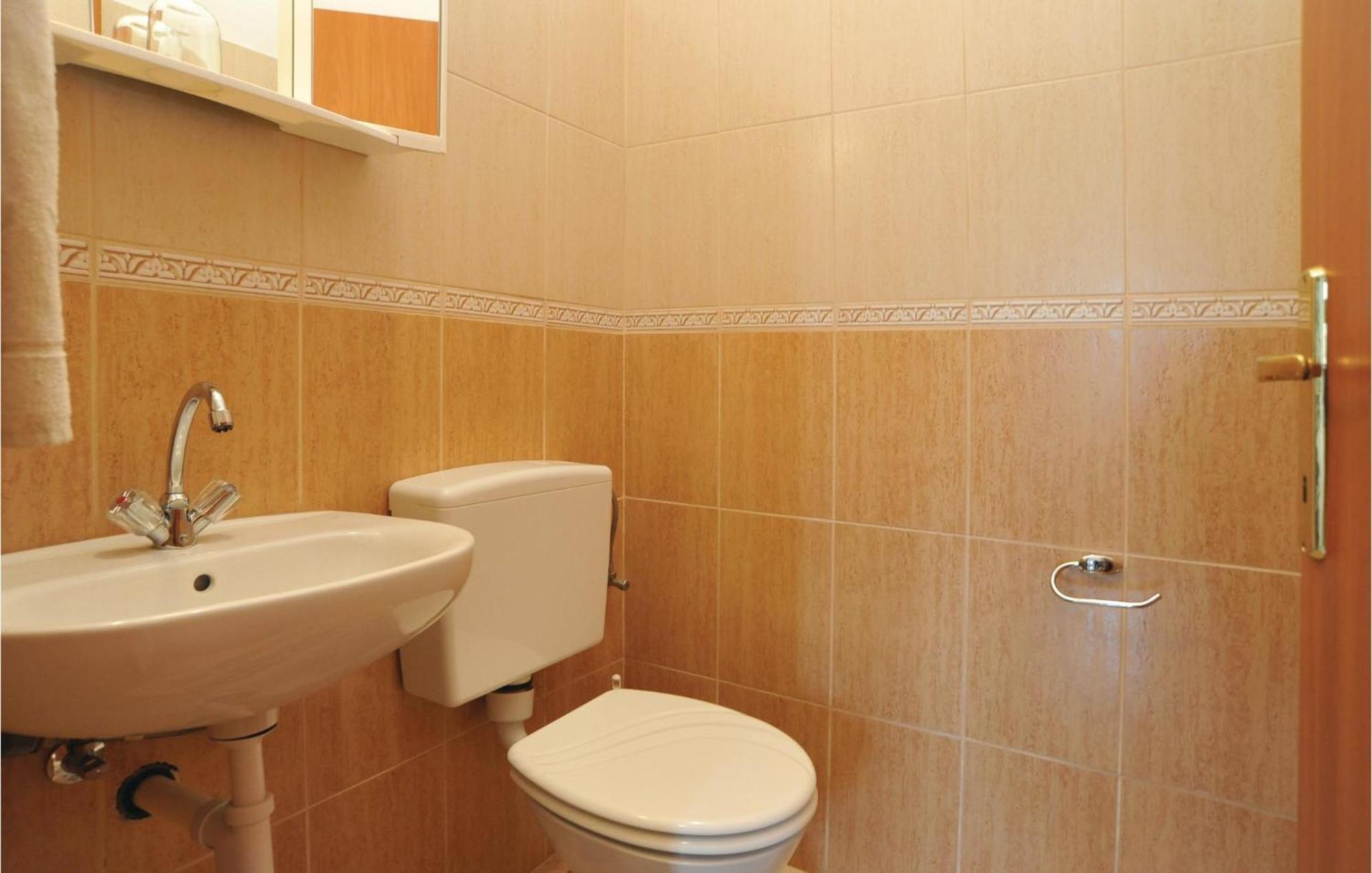 Beautiful Apartment In Maslenica With Kitchen Eksteriør bilde