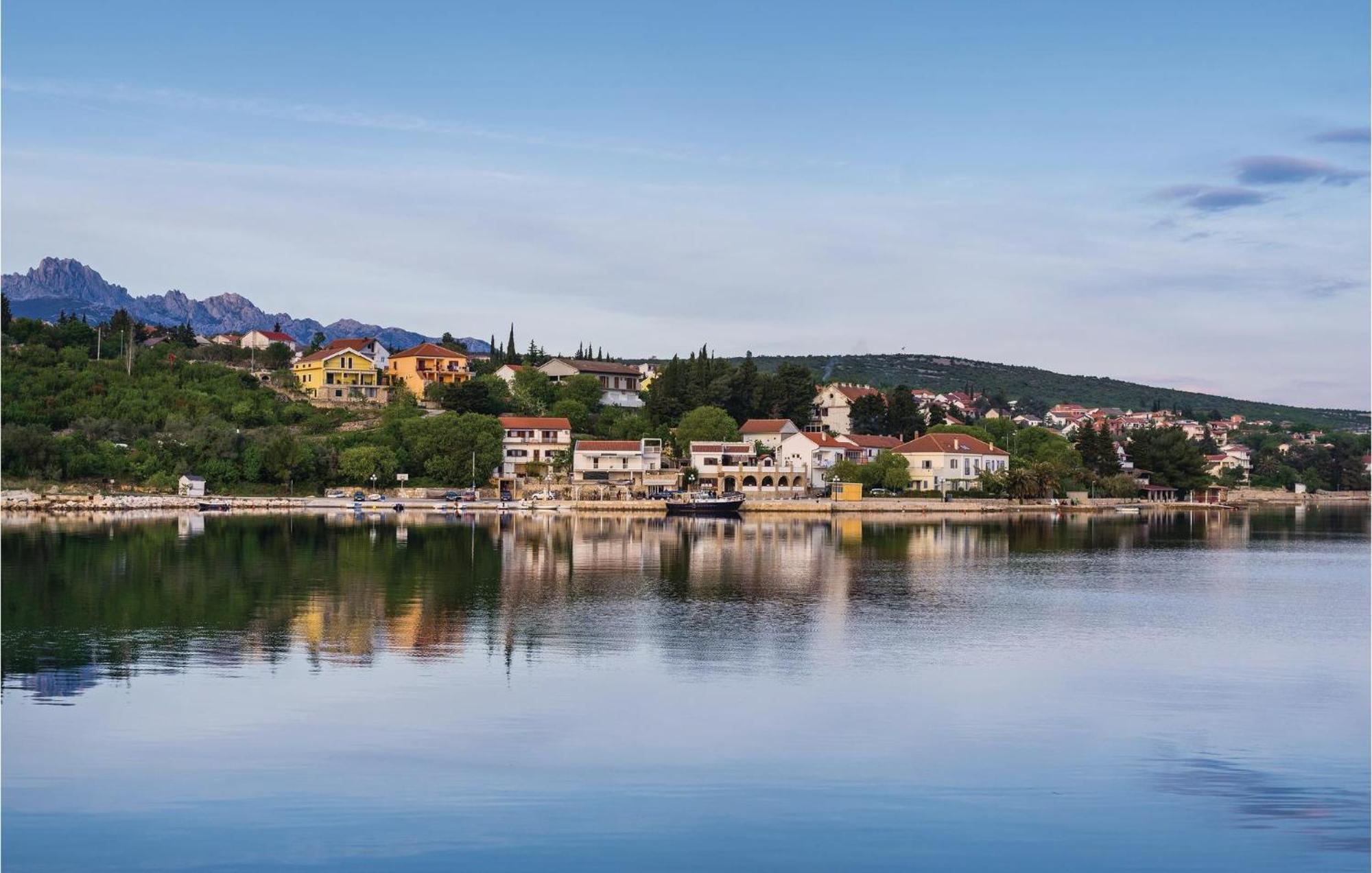 Beautiful Apartment In Maslenica With Kitchen Eksteriør bilde